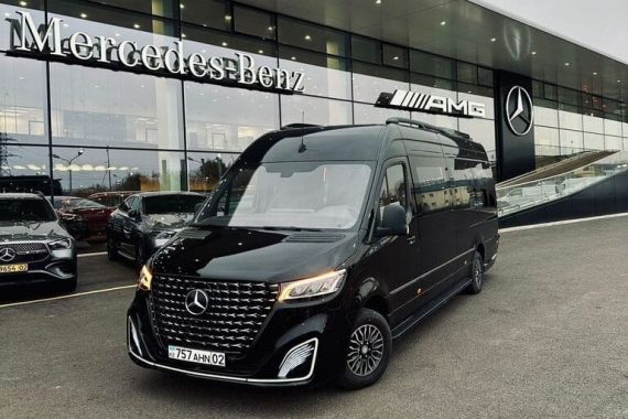 VIP микроавтобус в аренду бизнес класса Mercedes Sprinter Super Maxi. Алматы. Вид с переди