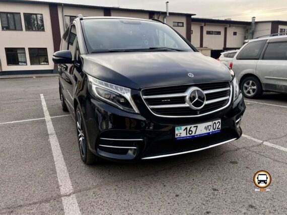 Черный Mercedes V-Class W447 вид спереди право обший